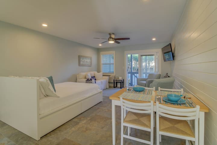 Remodeled Studio | Patio | Pool | - Rosemary Beach