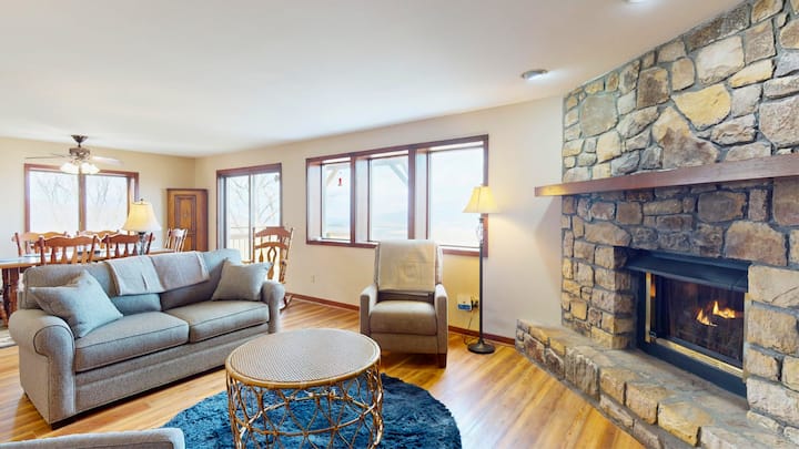 Crest 200i • Panoramic Mountain Views - Banner Elk, NC