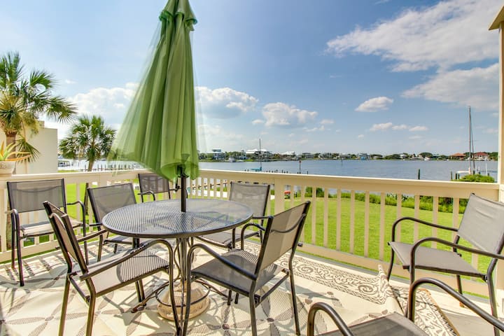 Bayfront 3br | Dock | Balcony | Steps To Beach - Pensacola Beach, FL