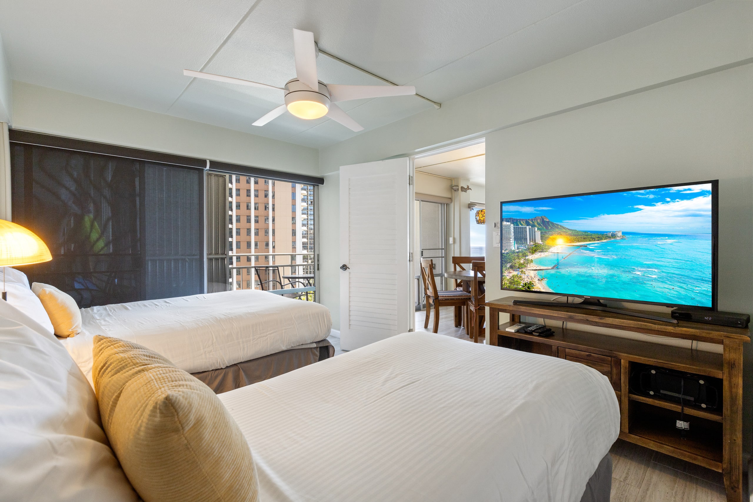 Ilikai Hotel Condo with Ocean, Lagoon & Fireworks - Image 16