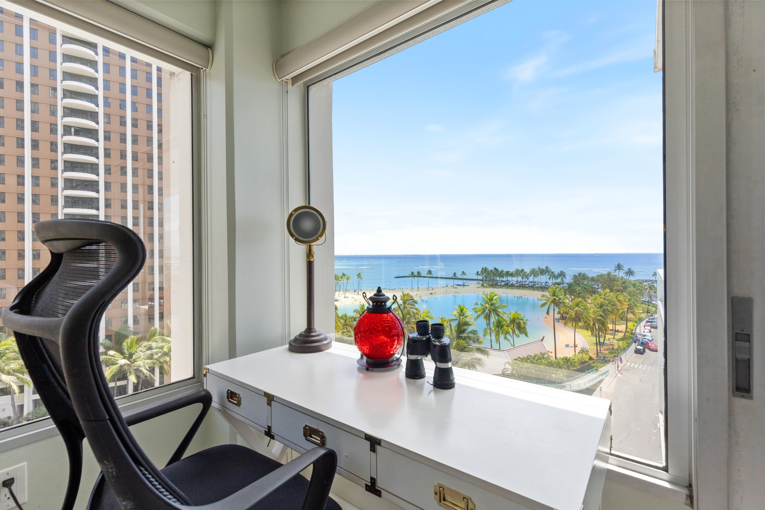 Ilikai Hotel Condo with Ocean, Lagoon & Fireworks - Image 8