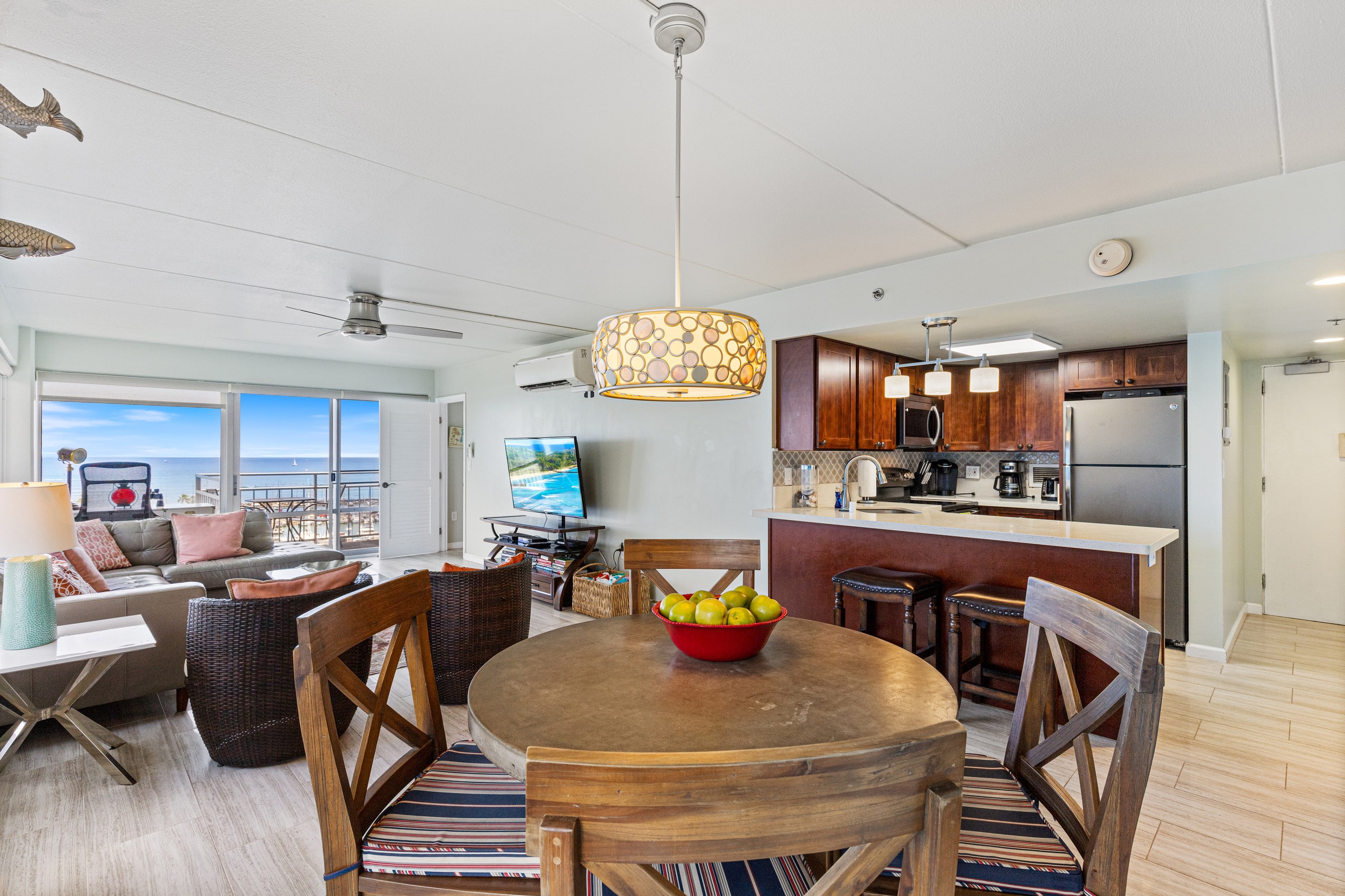 Ilikai Hotel Condo with Ocean, Lagoon & Fireworks - Image 12