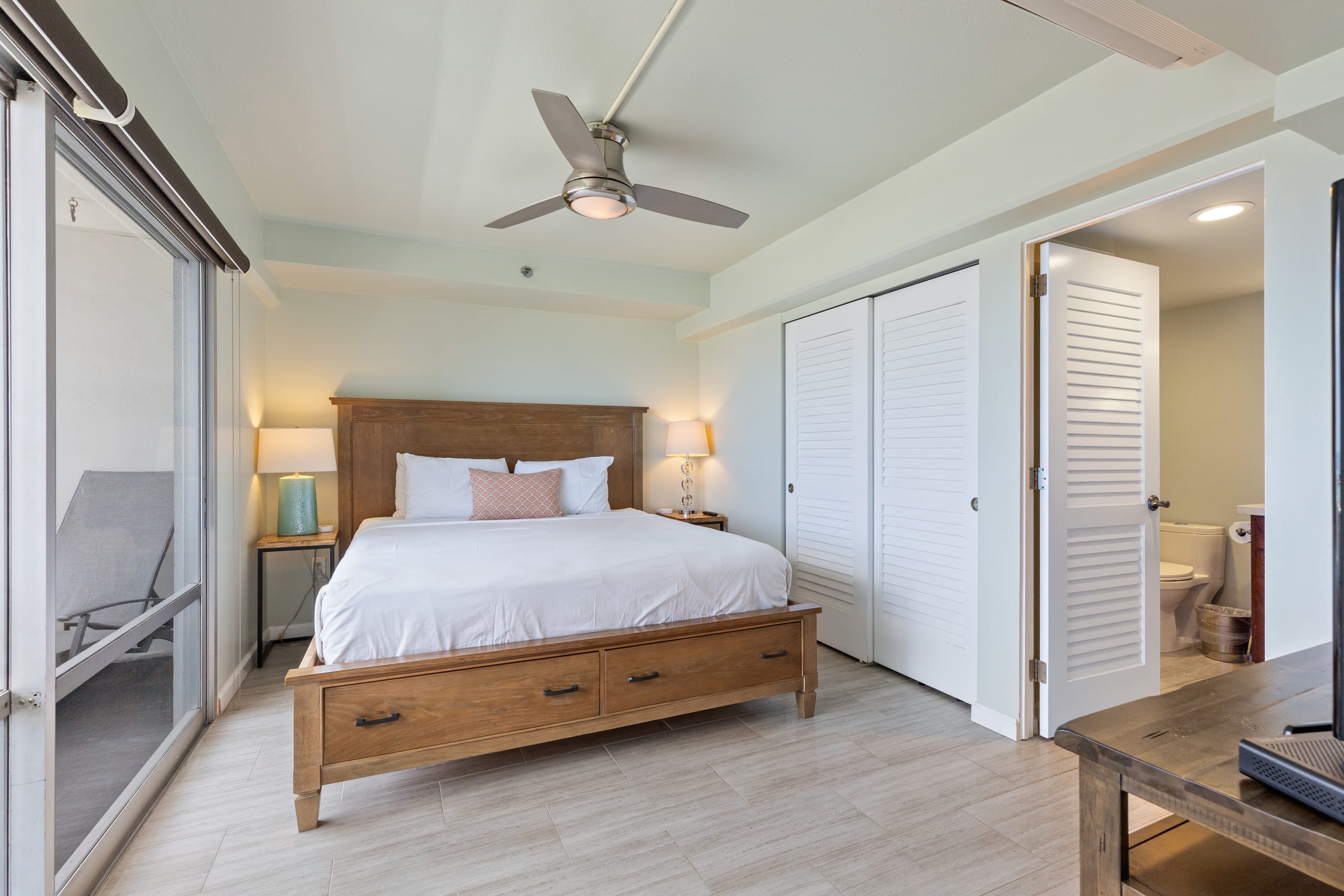 Ilikai Hotel Condo with Ocean, Lagoon & Fireworks - Image 15