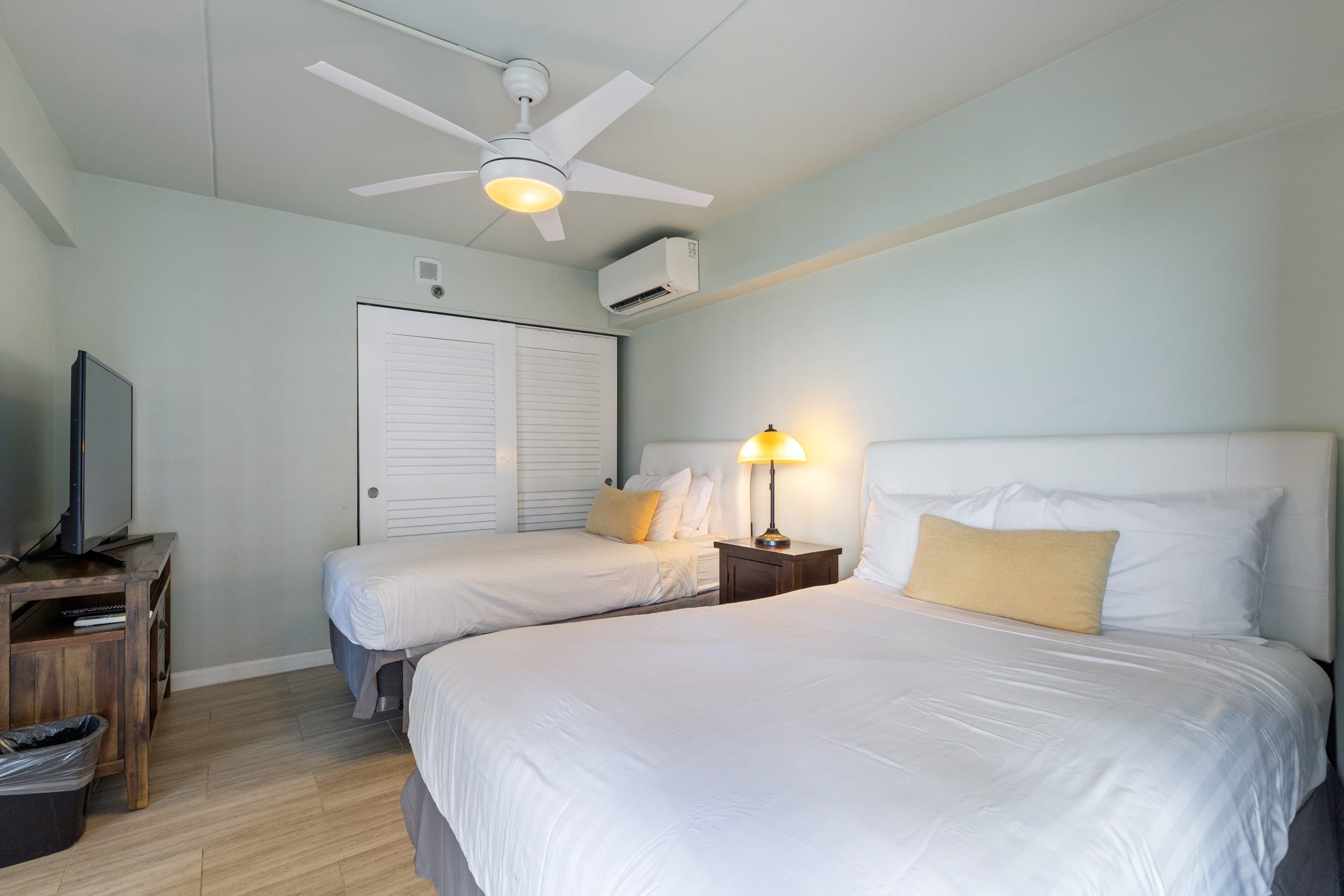 Ilikai Hotel Condo with Ocean, Lagoon & Fireworks - Image 3