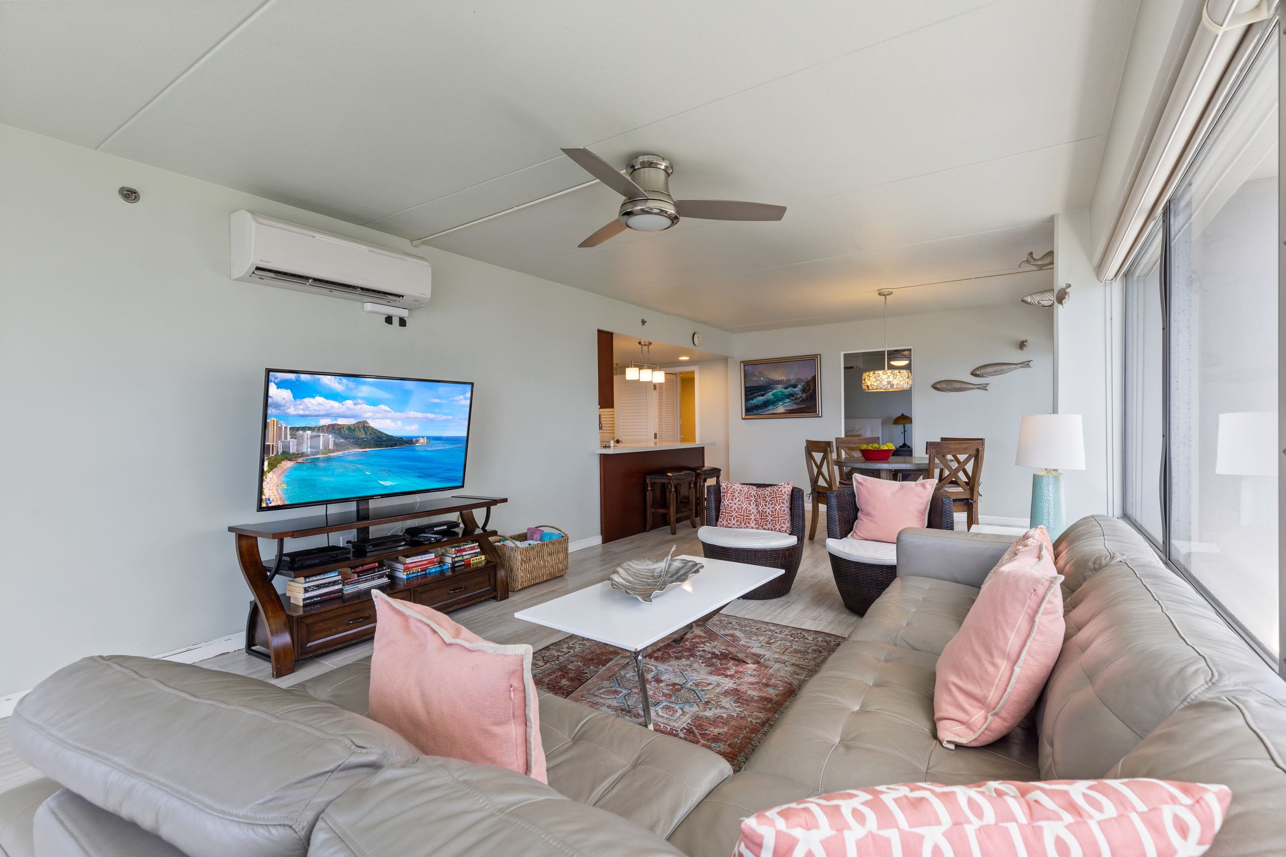 Ilikai Hotel Condo with Ocean, Lagoon & Fireworks - Image 5