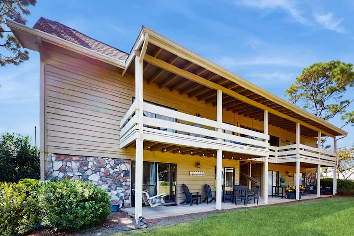 3 Br Ground-level Condo, Full Kitchen, Shared Pool - Miramar Beach, FL