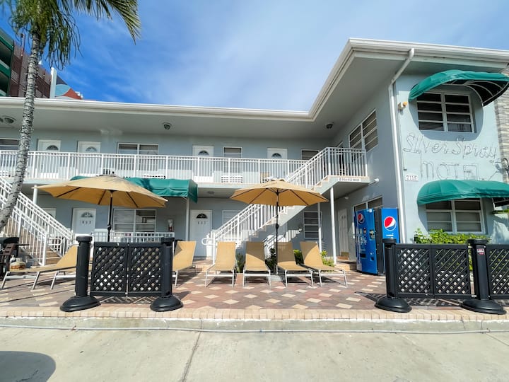Minutes From The Beach + Free Breakfast & Pool - 할리우드