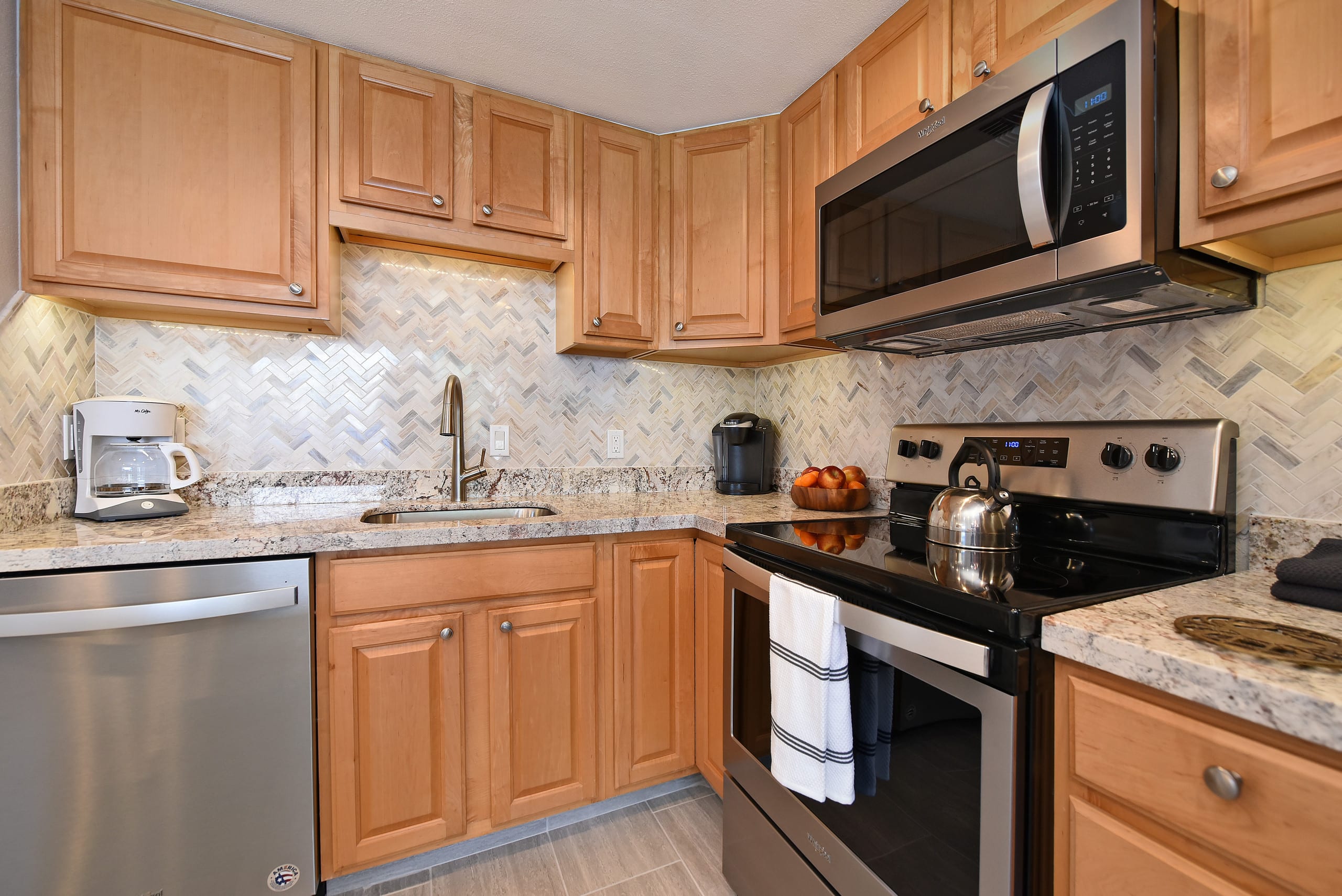 Condo in Lahaina · ★4.69 · 1 bedroom · 1 bed · 1 bath - Image 4
