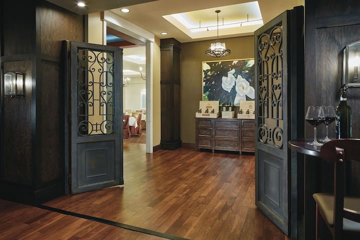 King Room - 1 Bed - Ocean Springs