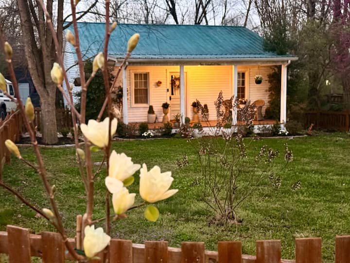Waiting On Junedowntown Franklin, Tn Cottage - Franklin, TN