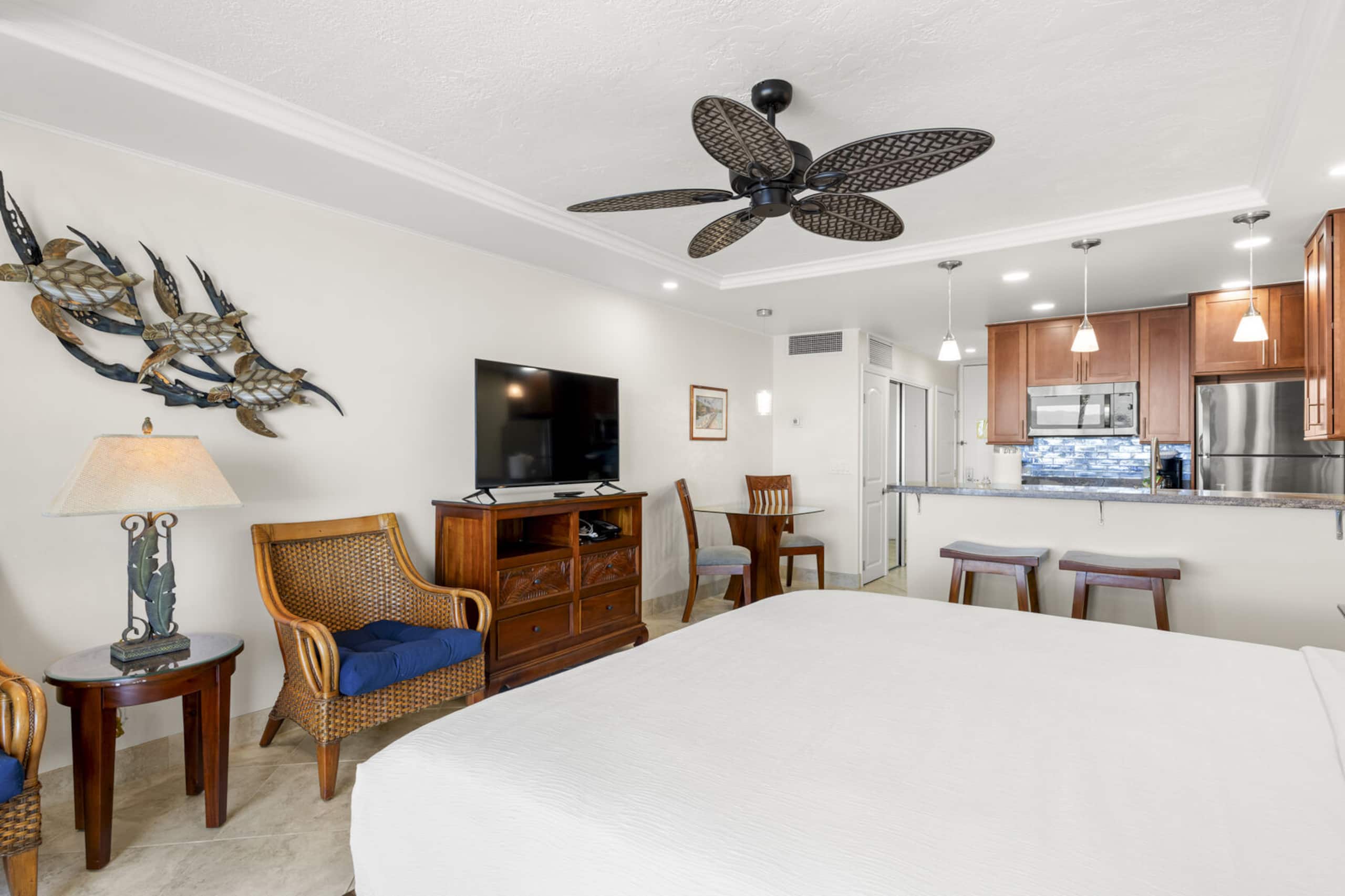 Condo in Lahaina · ★4.86 · 1 bedroom · 1 bed · 1 private bath - Image 11
