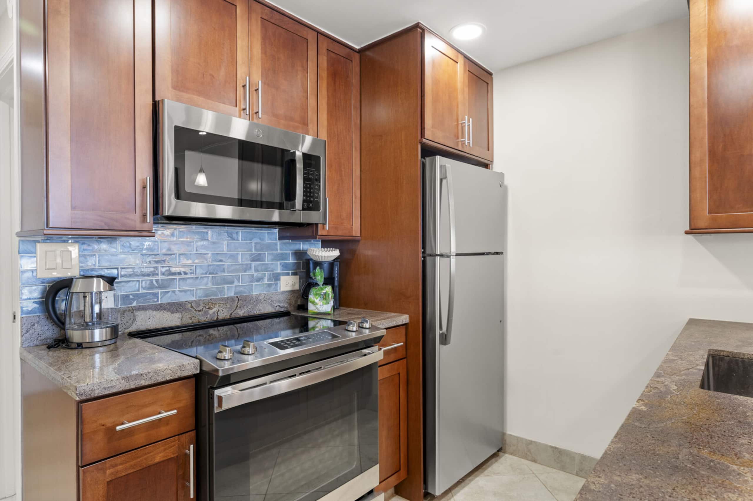 Condo in Lahaina · ★4.86 · 1 bedroom · 1 bed · 1 private bath - Image 4