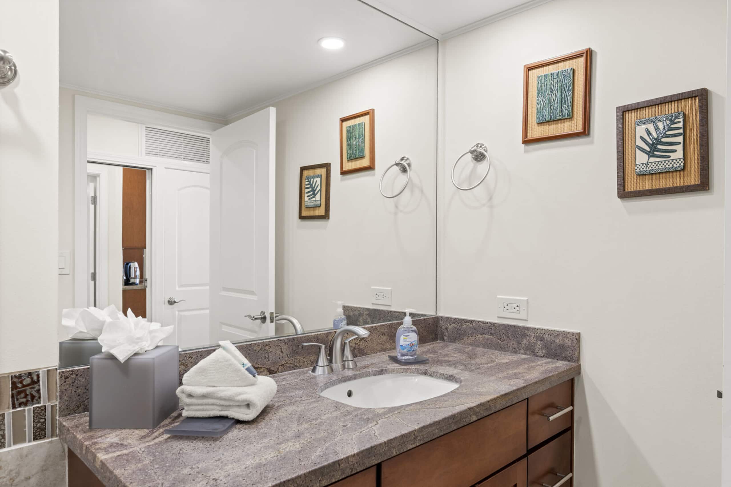 Condo in Lahaina · ★4.86 · 1 bedroom · 1 bed · 1 private bath - Image 15