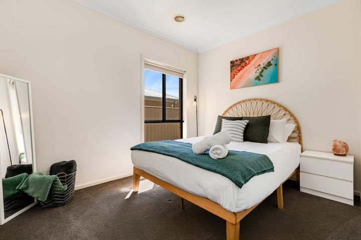 Dormitorio 3 con cama tamaño queen. 