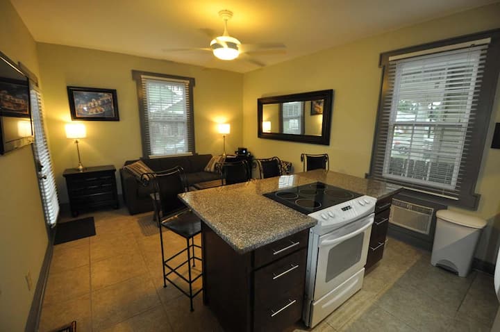 Camellia 1 Bdrm Apt. At Crescent Moon Villas - Gretna, LA