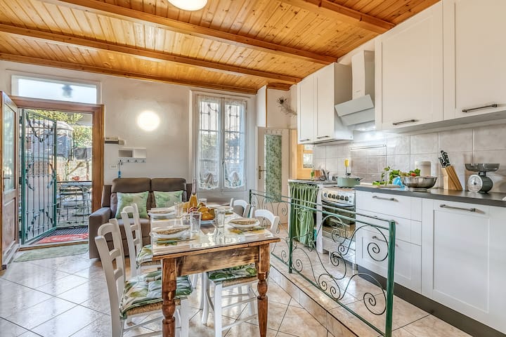 Butterfly Apartment - By Happy Rentals - Luino