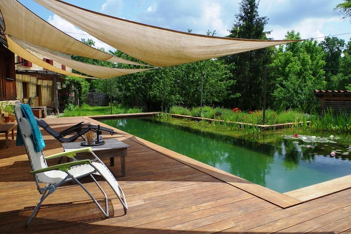 Designer Wooden Gîte Near Lac De Parisot - France