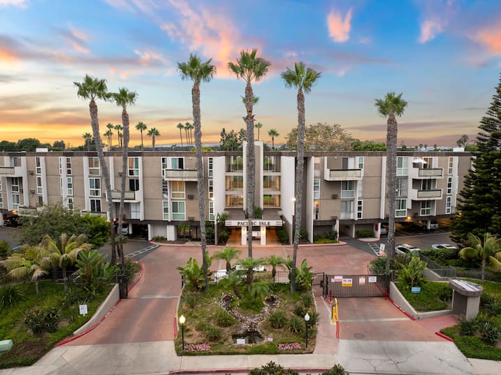 Fully Remodeled 2br W/ Balcony | Resort Amenities - San Diego, CA