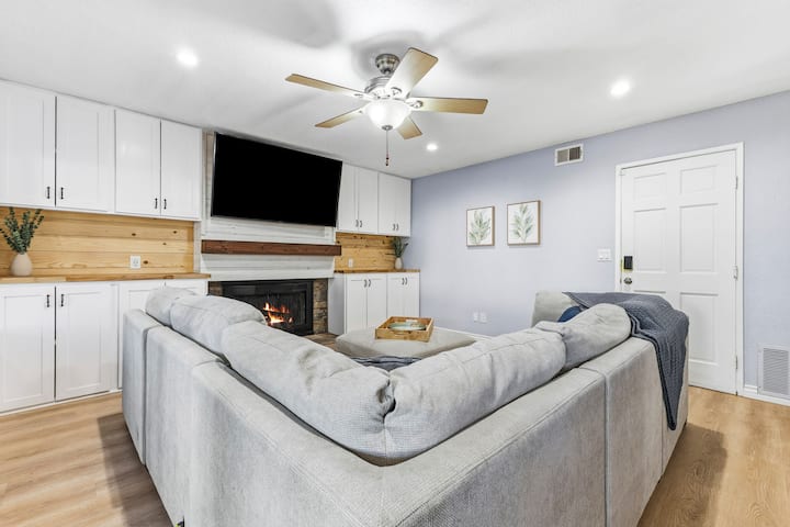Modern South Bay Home | 4br | Backyard | Porch - Imperial Beach, CA
