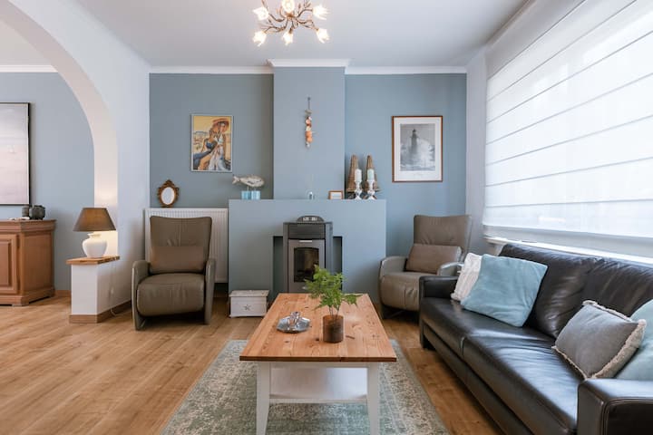 Bright 2br Retreat W/ Wifi & Workspace - Ostende