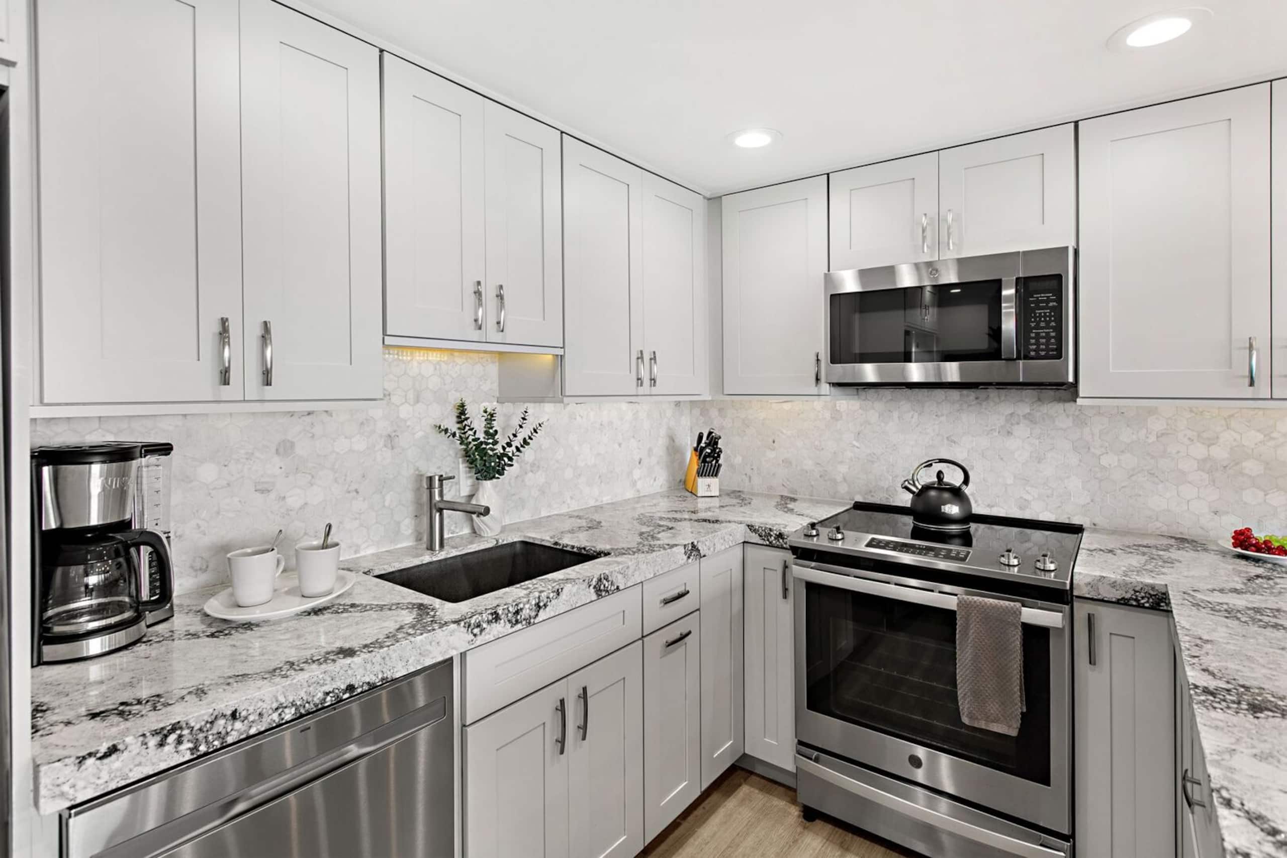 Condo in Lahaina · ★5.0 · 1 bedroom · 2 beds · 1 bath - Image 16