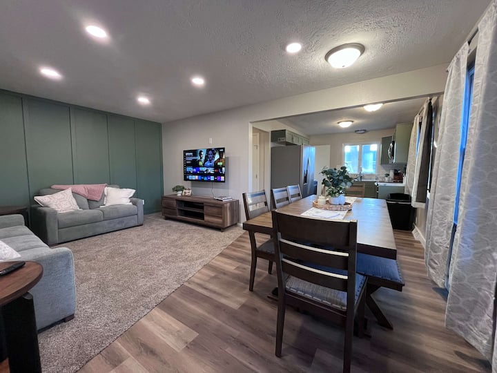 Stylish Sioux Falls Stay|theater Room & Arcade Fun - Harrisburg, SD