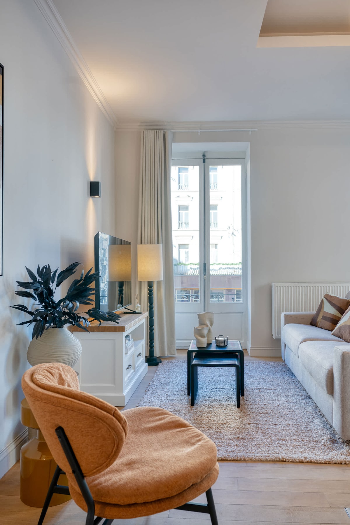 Popular Airbnb listing: Chic 1BR Apartment in Downtown Brussels in Quartier Du Centre Centrumwijk