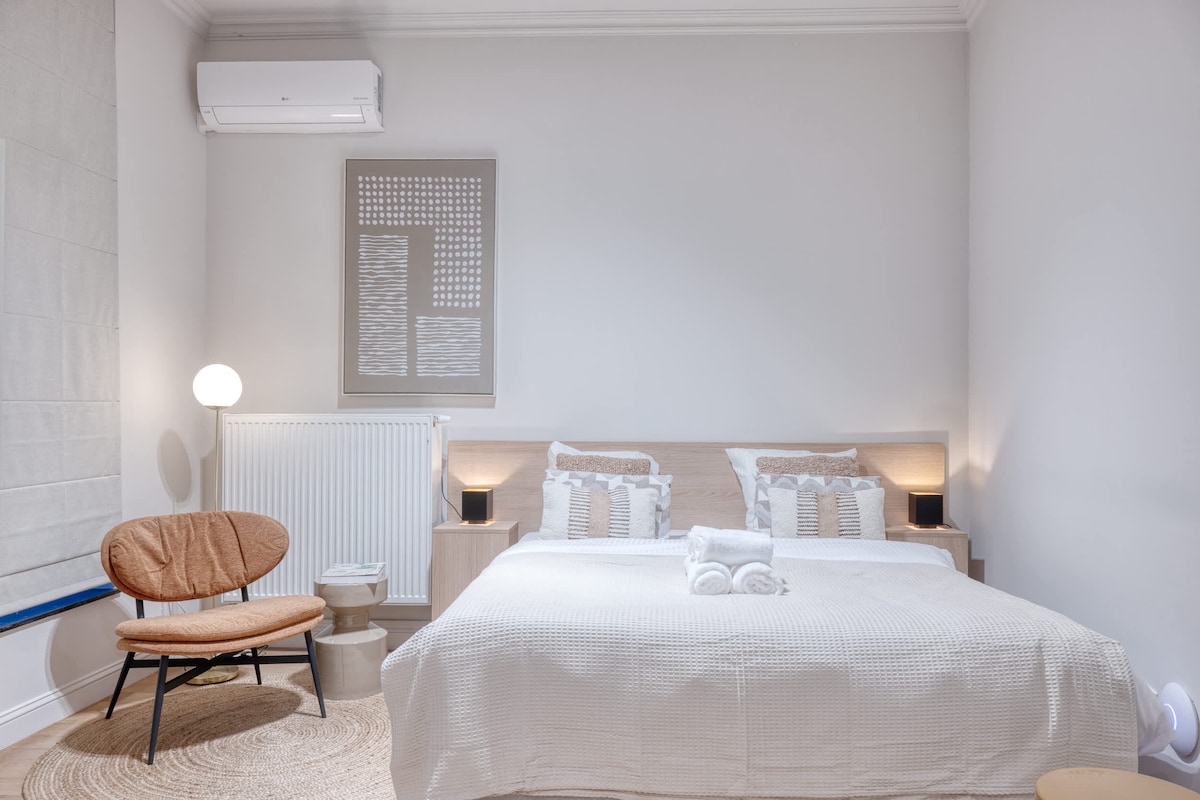 Popular Airbnb listing: Modern Studio with Kitchen in Central Brussels in Quartier Du Centre Centrumwijk