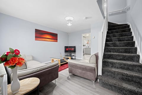 Successful Airbnb property: 3 Bed Manchester Home | Free Parking in Broughton