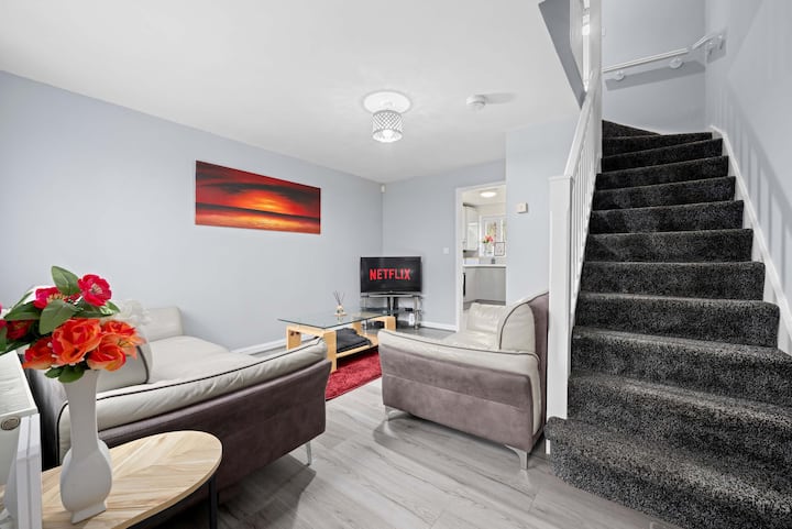 3 Bed Manchester Home | Free Parking - Manchester