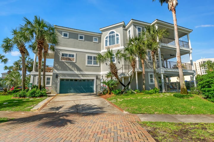 Exclusive Pvt Beach, Free Chairs, Sleeps 24, Pool - Destin