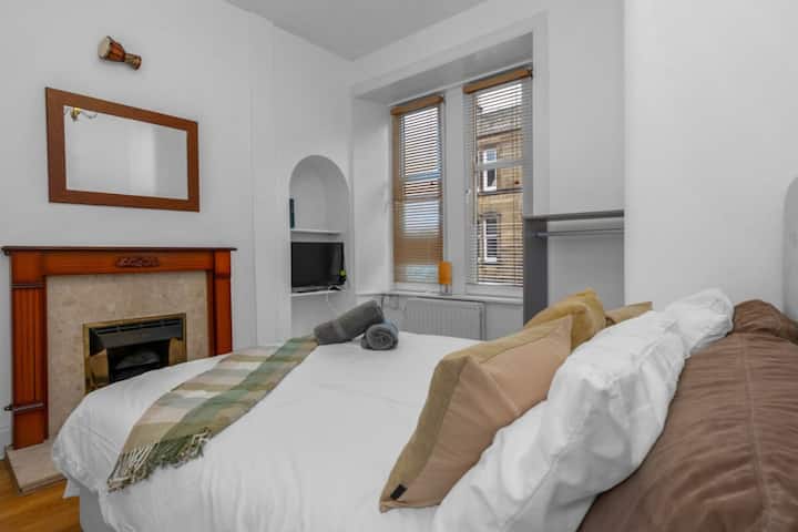 Tram | City Centre | Sleeps 3 | 2 Beds - Edinburgh