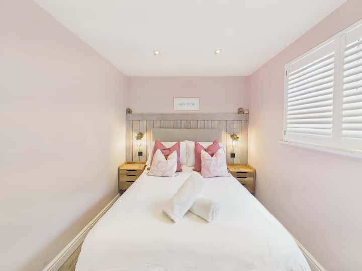 Helford Passage Retreat | Pool & Parking | - Coverack