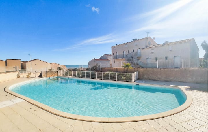 2 Bedroom Lovely Apartment In Fleury D'aude - Fleury