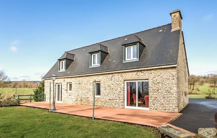 5 Bedroom Gorgeous Home In Montchamp Valdalliere - Vire