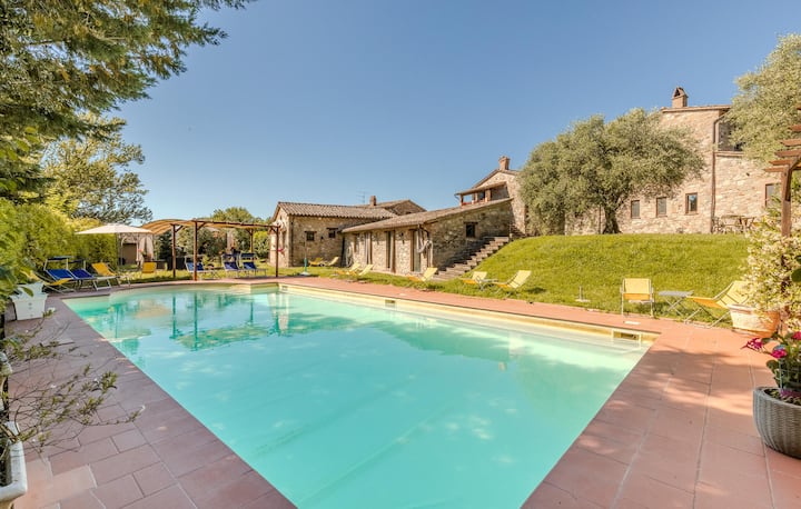 Gorgeous Apartment In Frazione Canonica,todi - Todi