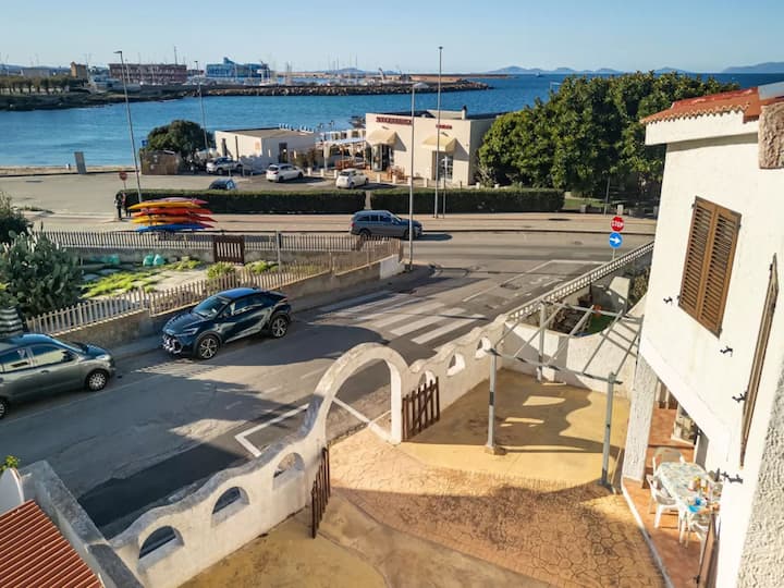 Un Hébergement Accueillant Au Rez-de-chaussée - Porto Torres