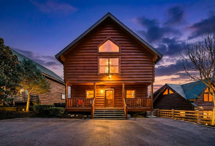 Perfect Cabin In Paradise: Hot Tub, Pool, Games! - Sevierville, TN
