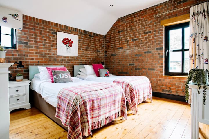 Barn Room 3 can also be Superking