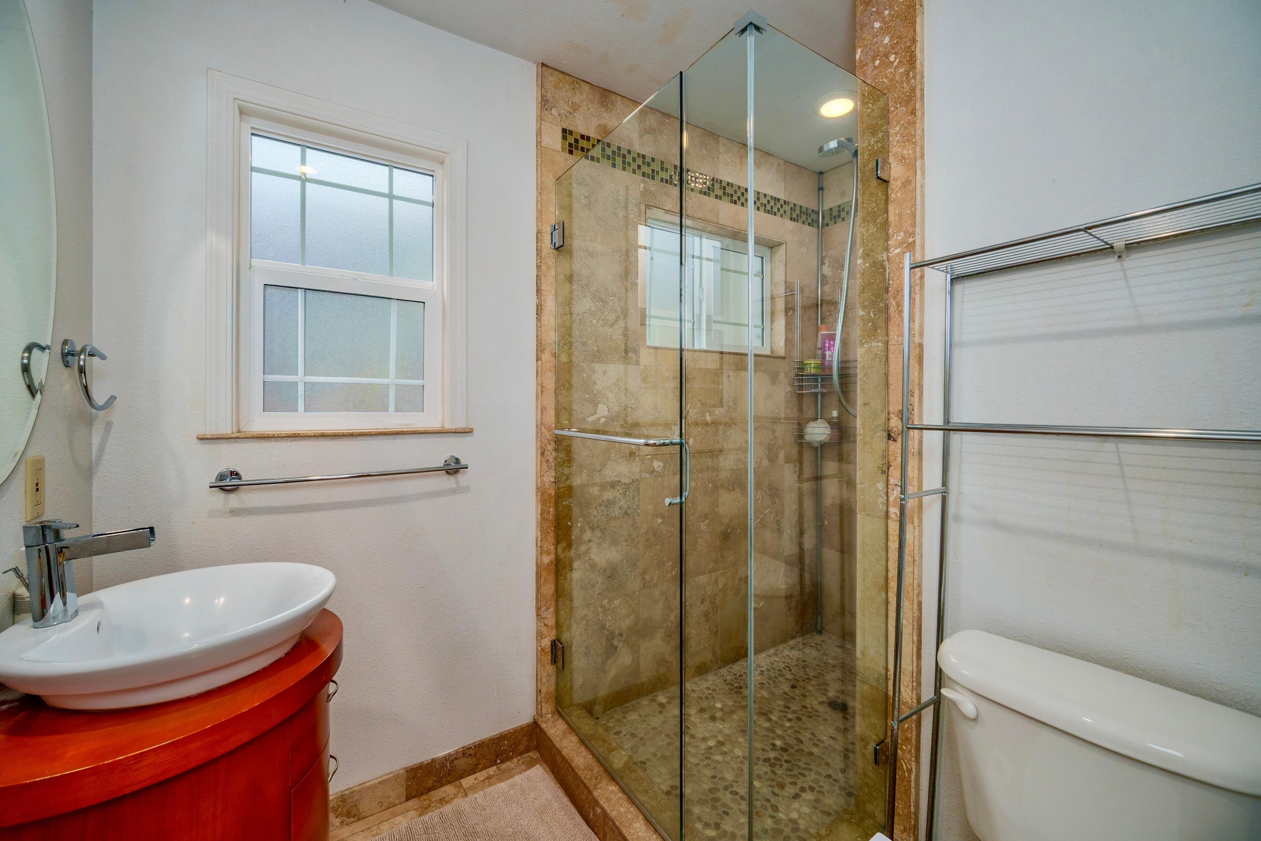 Home in South Lake Tahoe · 3 bedrooms · 5 beds · 2 private baths - Image 16