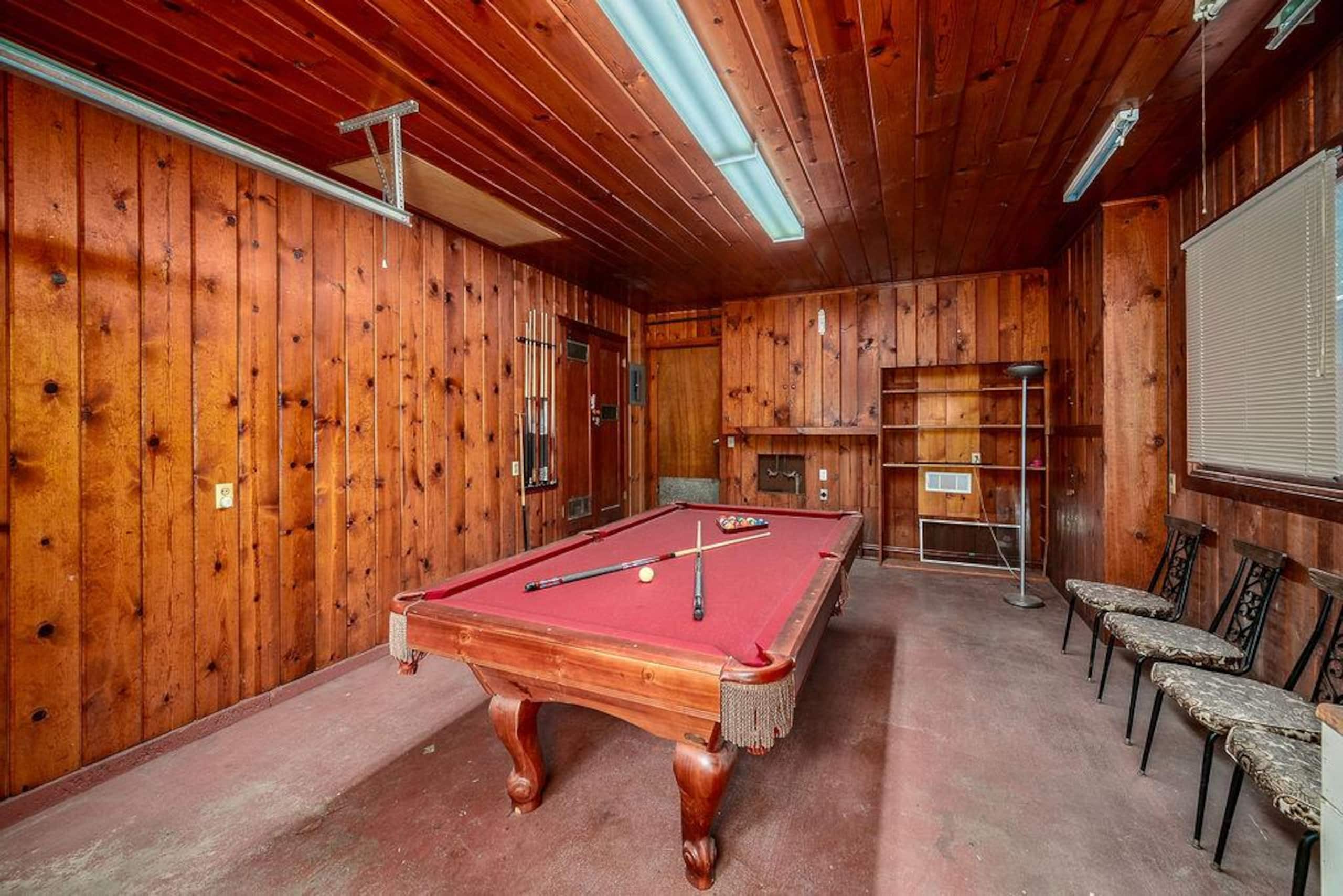 Home in South Lake Tahoe · 3 bedrooms · 5 beds · 2 private baths - Image 33