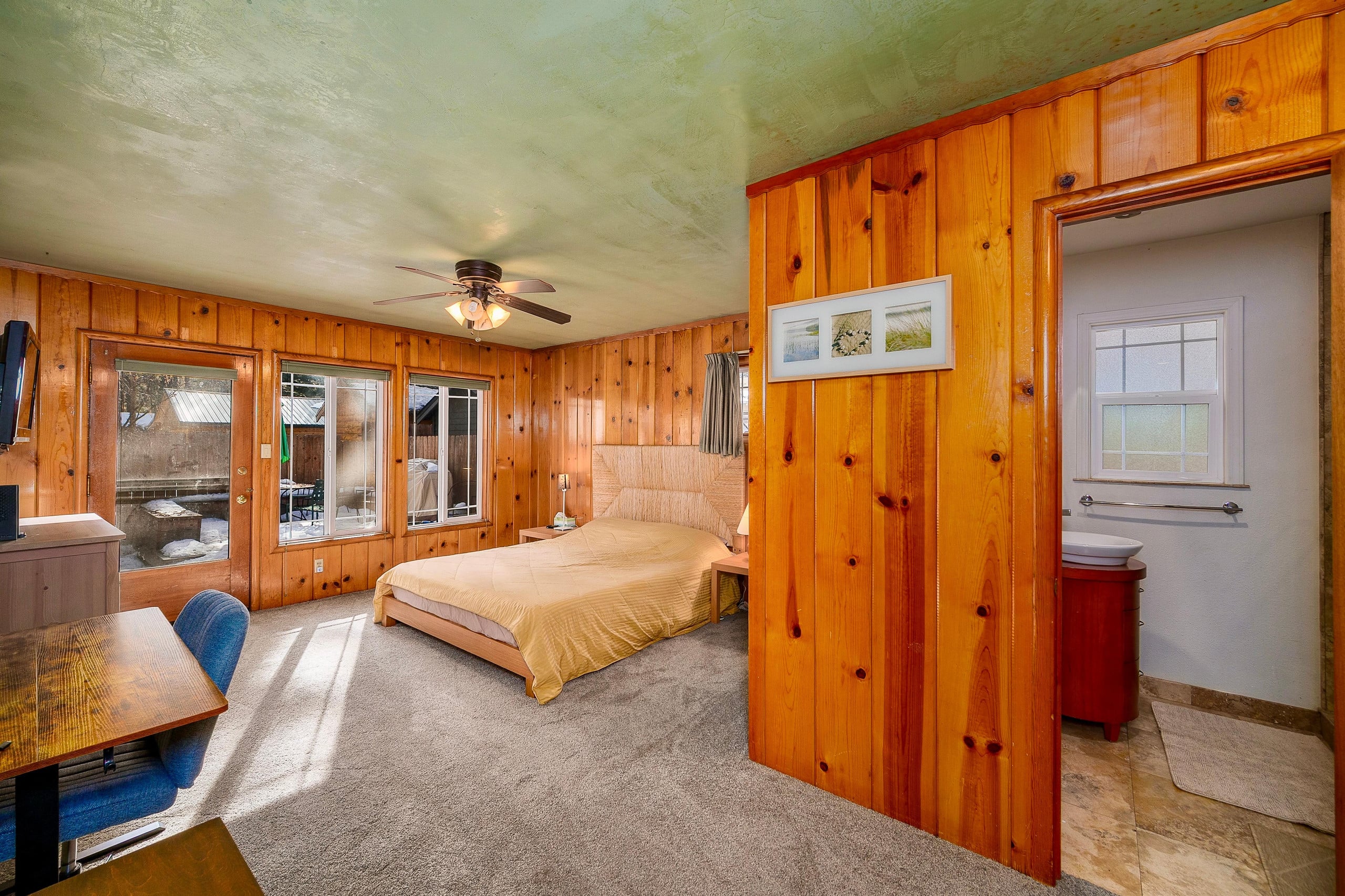 Home in South Lake Tahoe · 3 bedrooms · 5 beds · 2 private baths - Image 14