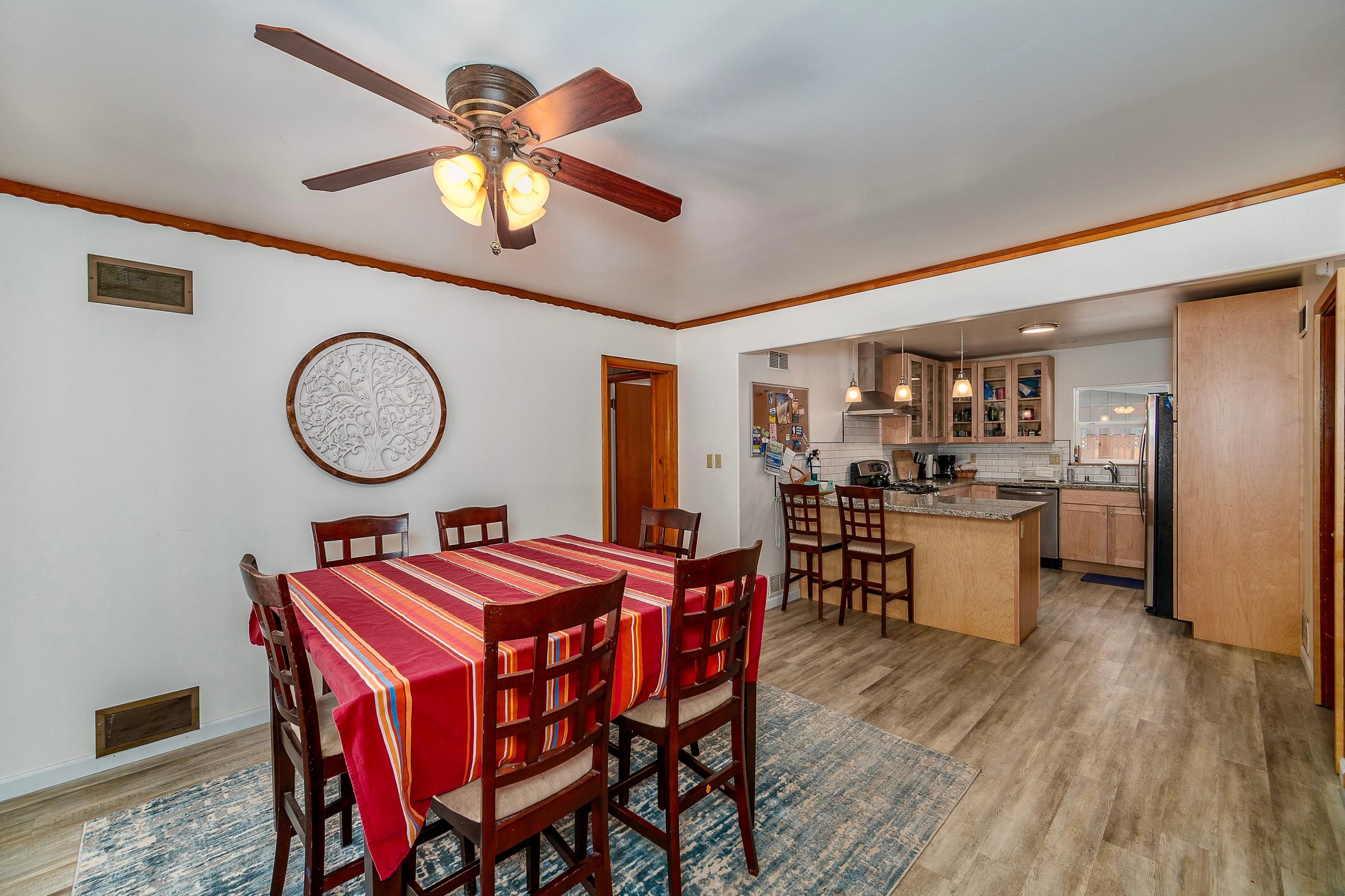 Home in South Lake Tahoe · 3 bedrooms · 5 beds · 2 private baths - Image 11