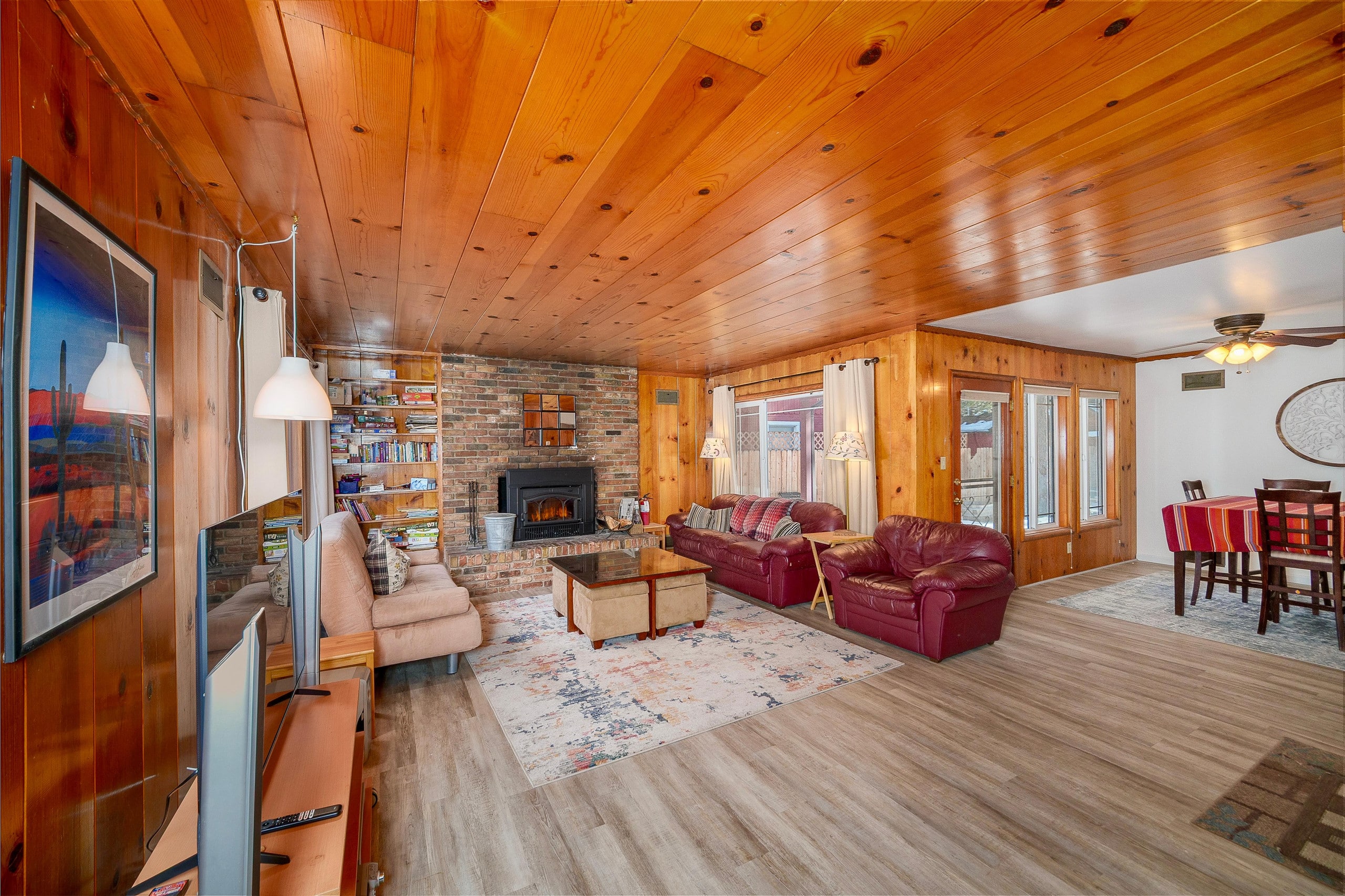 Home in South Lake Tahoe · 3 bedrooms · 5 beds · 2 private baths - Image 5