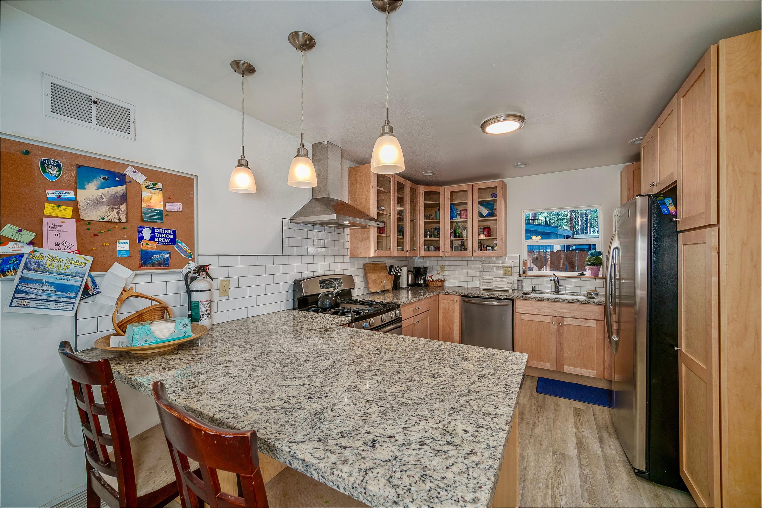 Home in South Lake Tahoe · 3 bedrooms · 5 beds · 2 private baths - Image 9