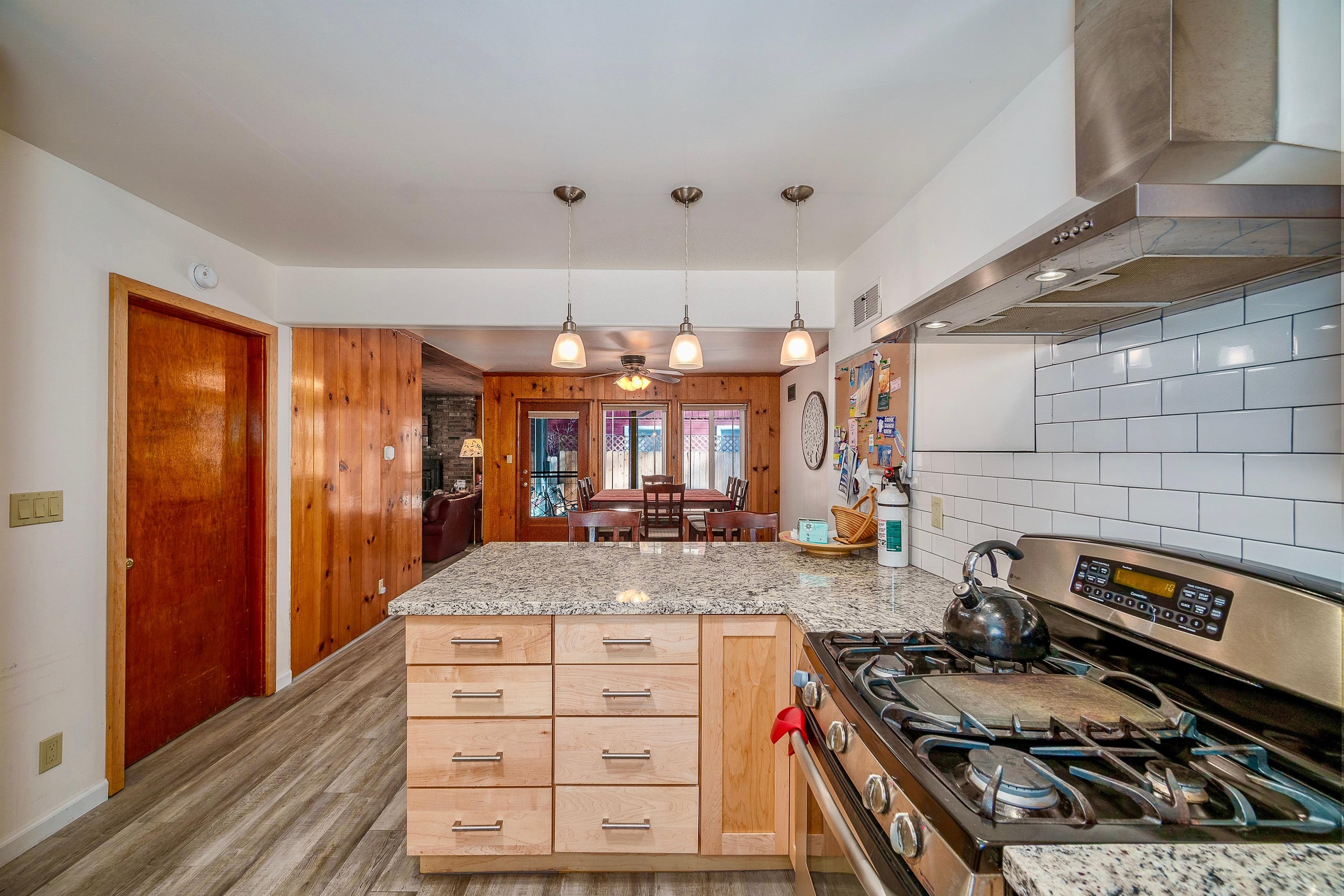 Home in South Lake Tahoe · 3 bedrooms · 5 beds · 2 private baths - Image 10