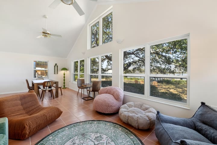 Coastal Oak Retreat - Cedar Key, FL