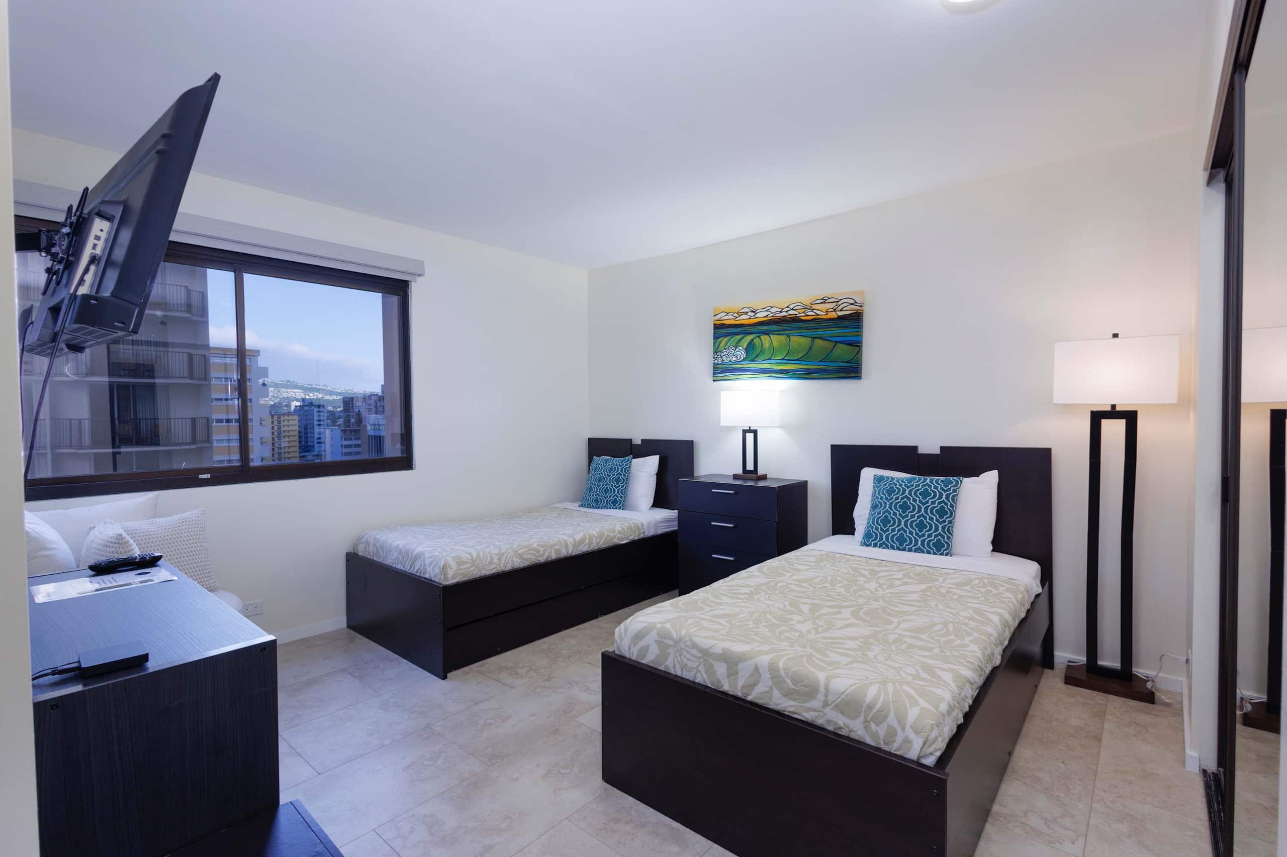 Steps to Waikiki Beach! | Ocean View Balcony - Image 20