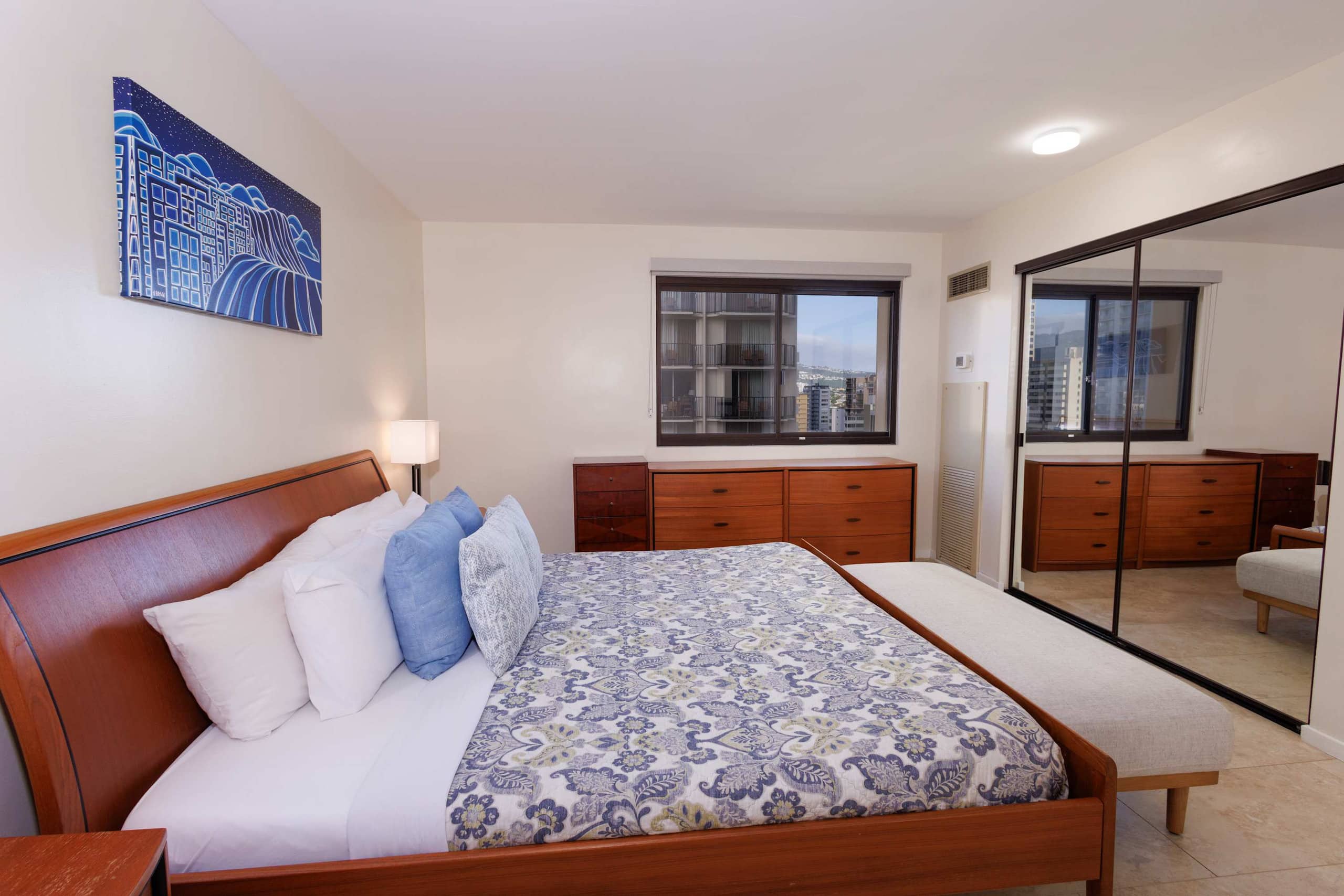 Steps to Waikiki Beach! | Ocean View Balcony - Image 18