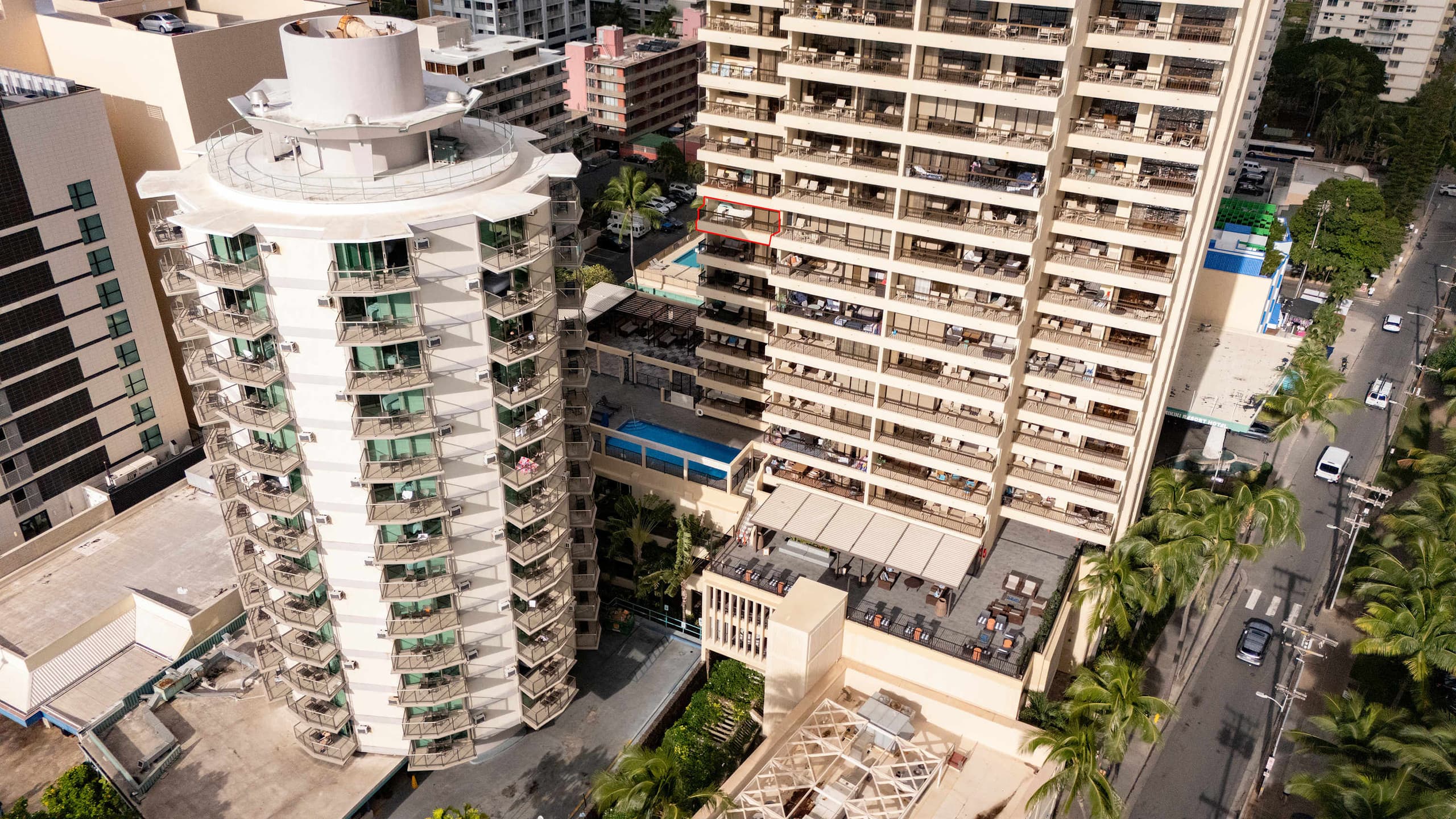 Steps to Waikiki Beach! | Ocean View Balcony - Image 29